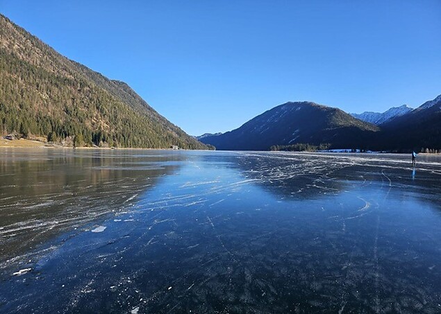 Eis und Schnee am See