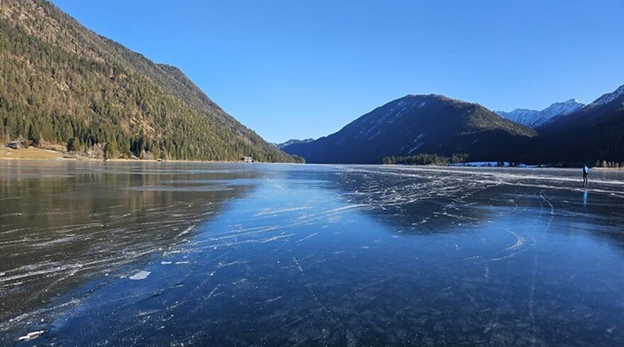 Eis und Schnee am See